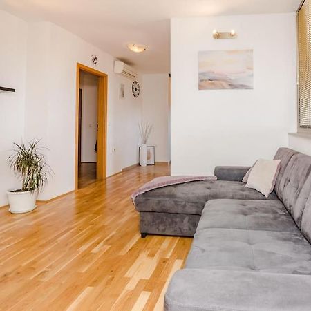 Apartment Roko - Up To 4 People With Free Parking Zadar Exterior foto