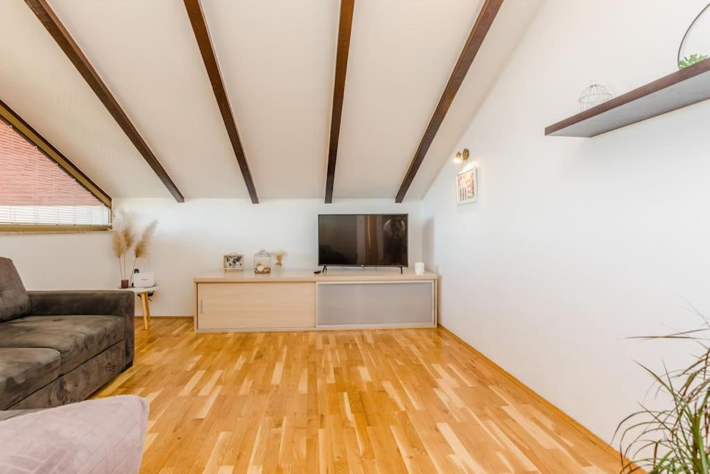 Apartment Roko - Up To 4 People With Free Parking Zadar Exterior foto