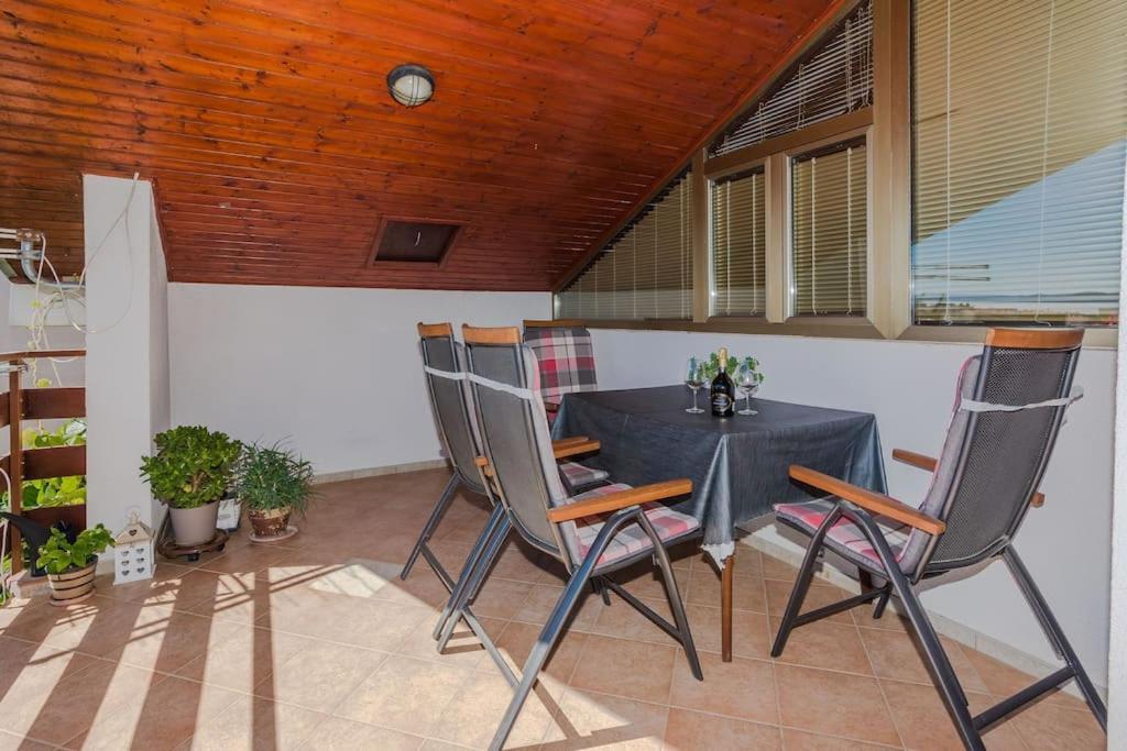 Apartment Roko - Up To 4 People With Free Parking Zadar Exterior foto