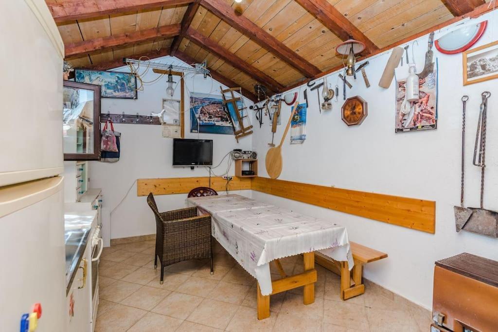 Apartment Roko - Up To 4 People With Free Parking Zadar Exterior foto