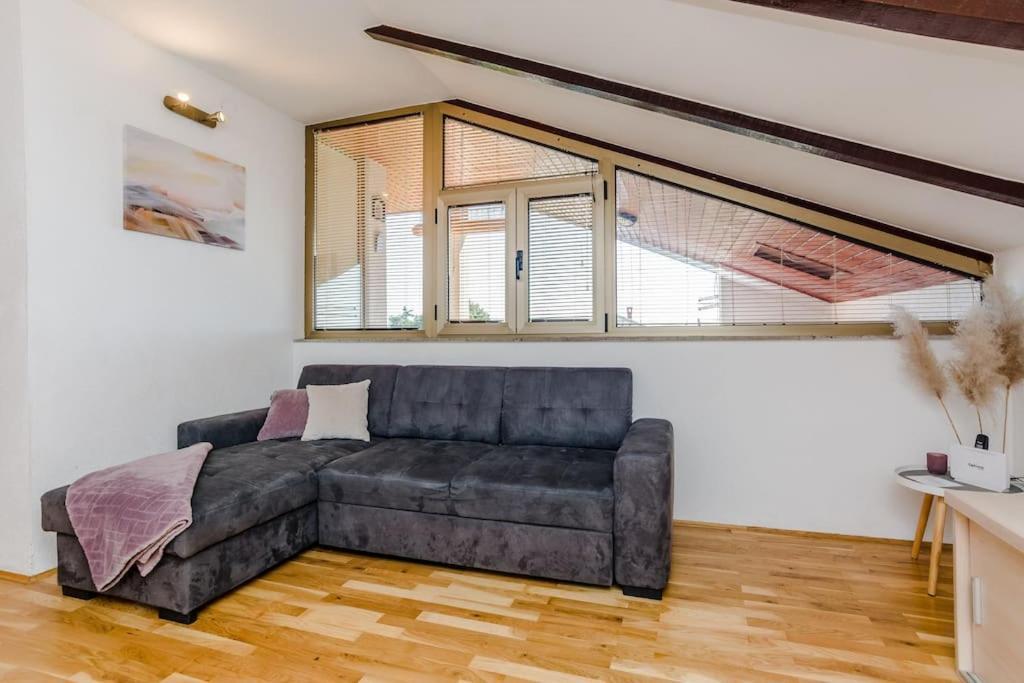 Apartment Roko - Up To 4 People With Free Parking Zadar Exterior foto