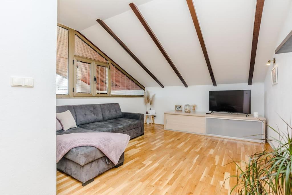 Apartment Roko - Up To 4 People With Free Parking Zadar Exterior foto